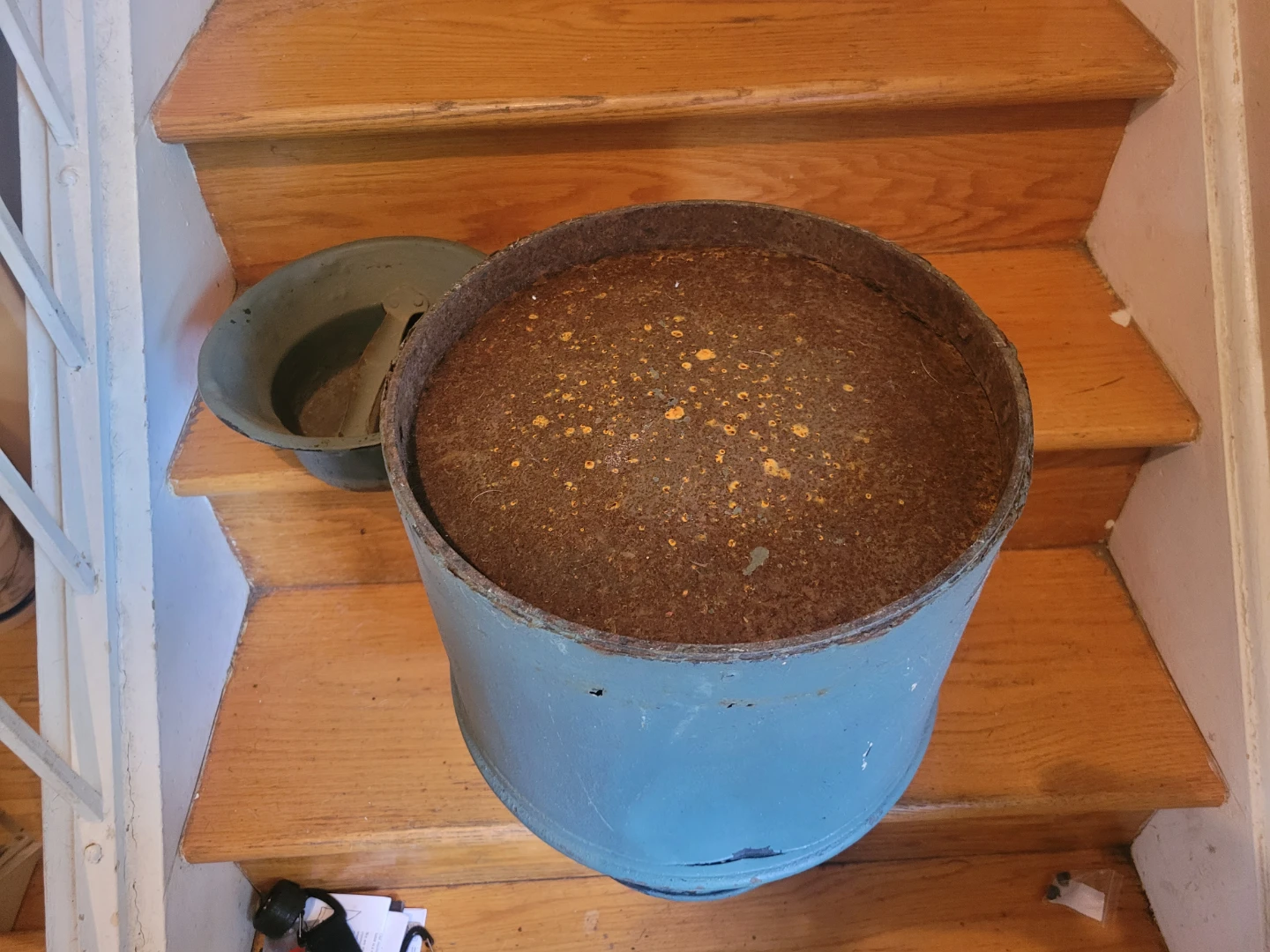 vintage painted metal 1/2 can milk can - photo 5