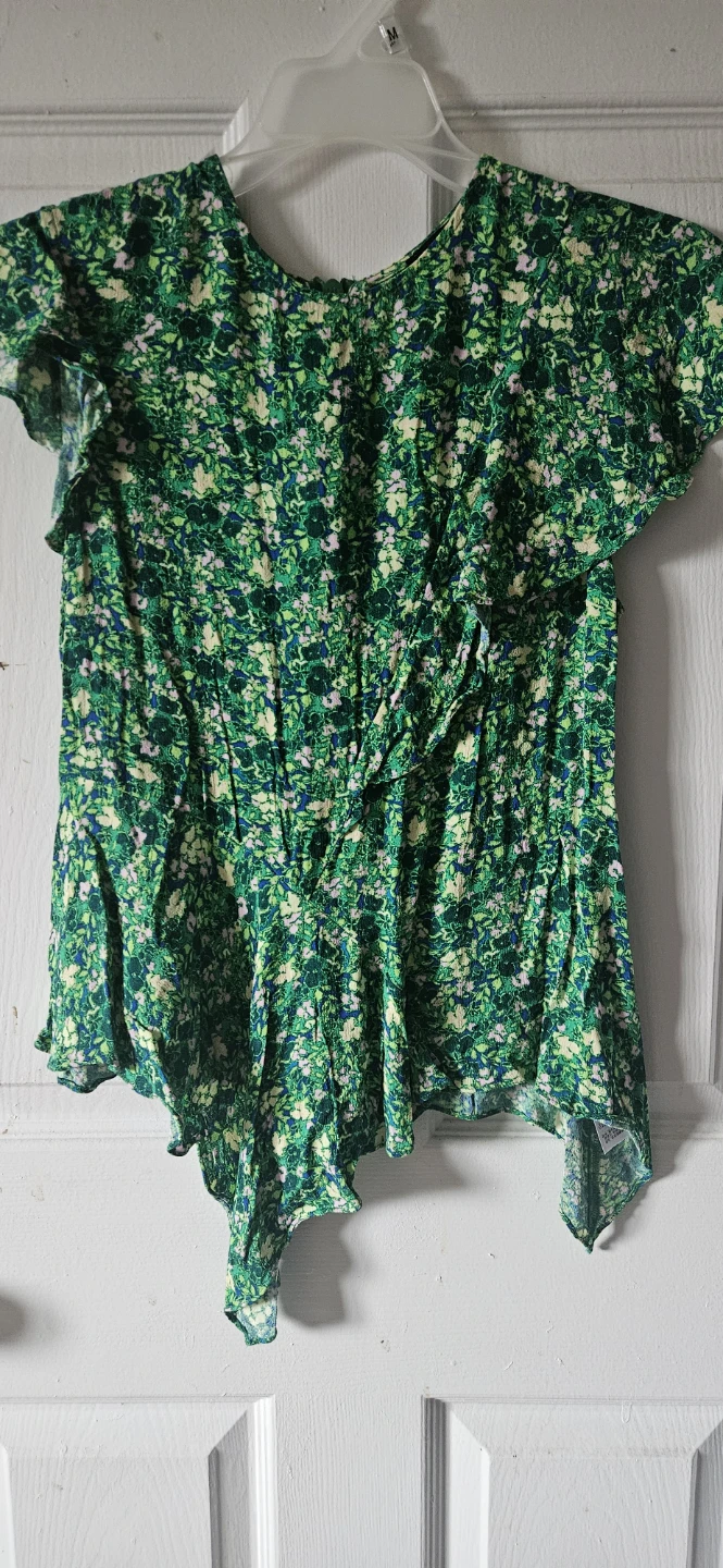 Green Floral Flutter Sleeve Blouse