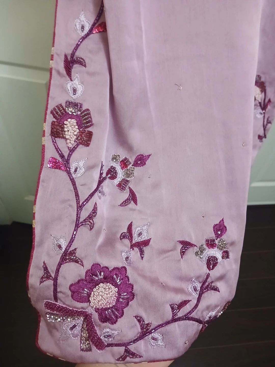 Indian/Pakistani Light Purple hand embroided silk Suit - photo 3
