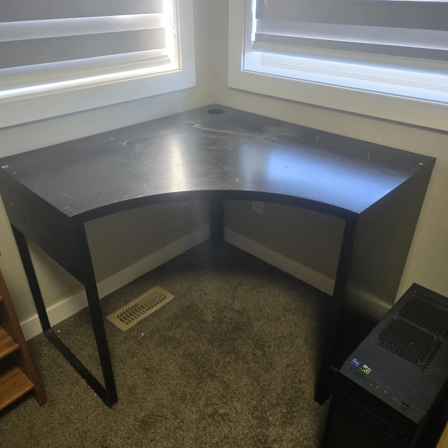Black Desk