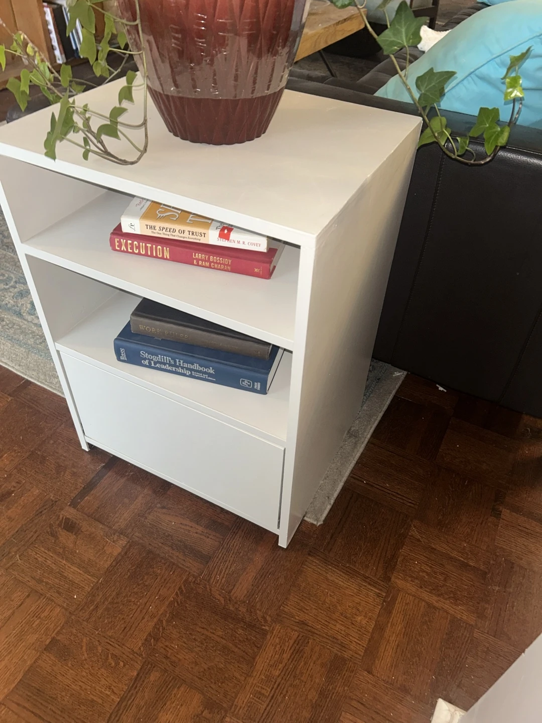 Bedside/ Accent table - photo 3
