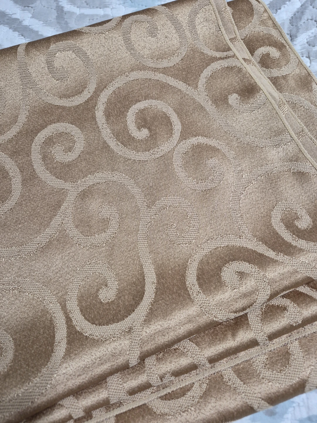 Gold Christmas Holiday 57" x 100" Tablecloth Table - photo 4