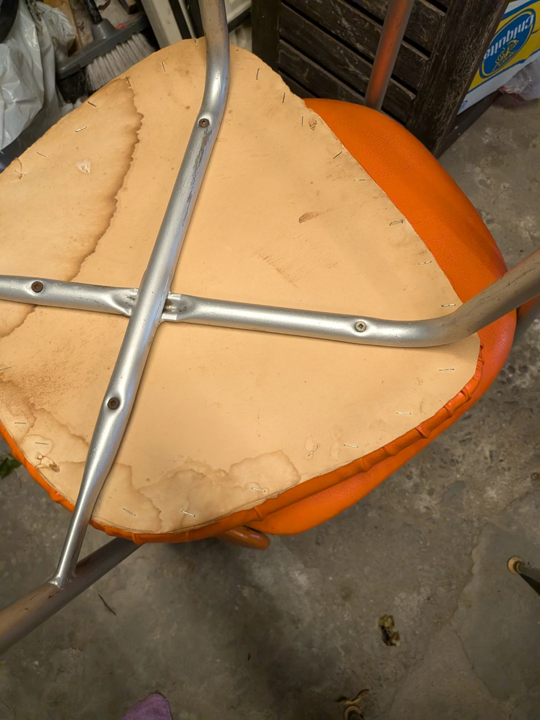 Set of 4 MCM vntage Orange Chairs - photo 3