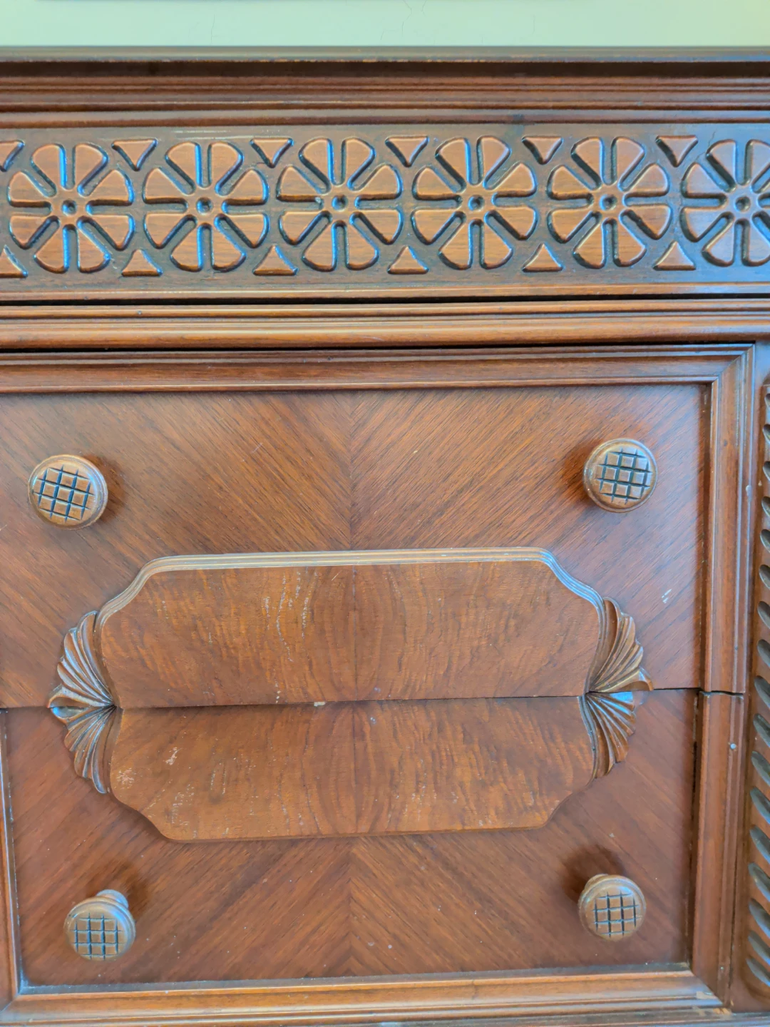 Antique Wooden Sideboard / Buffet with Carved Details - photo 2