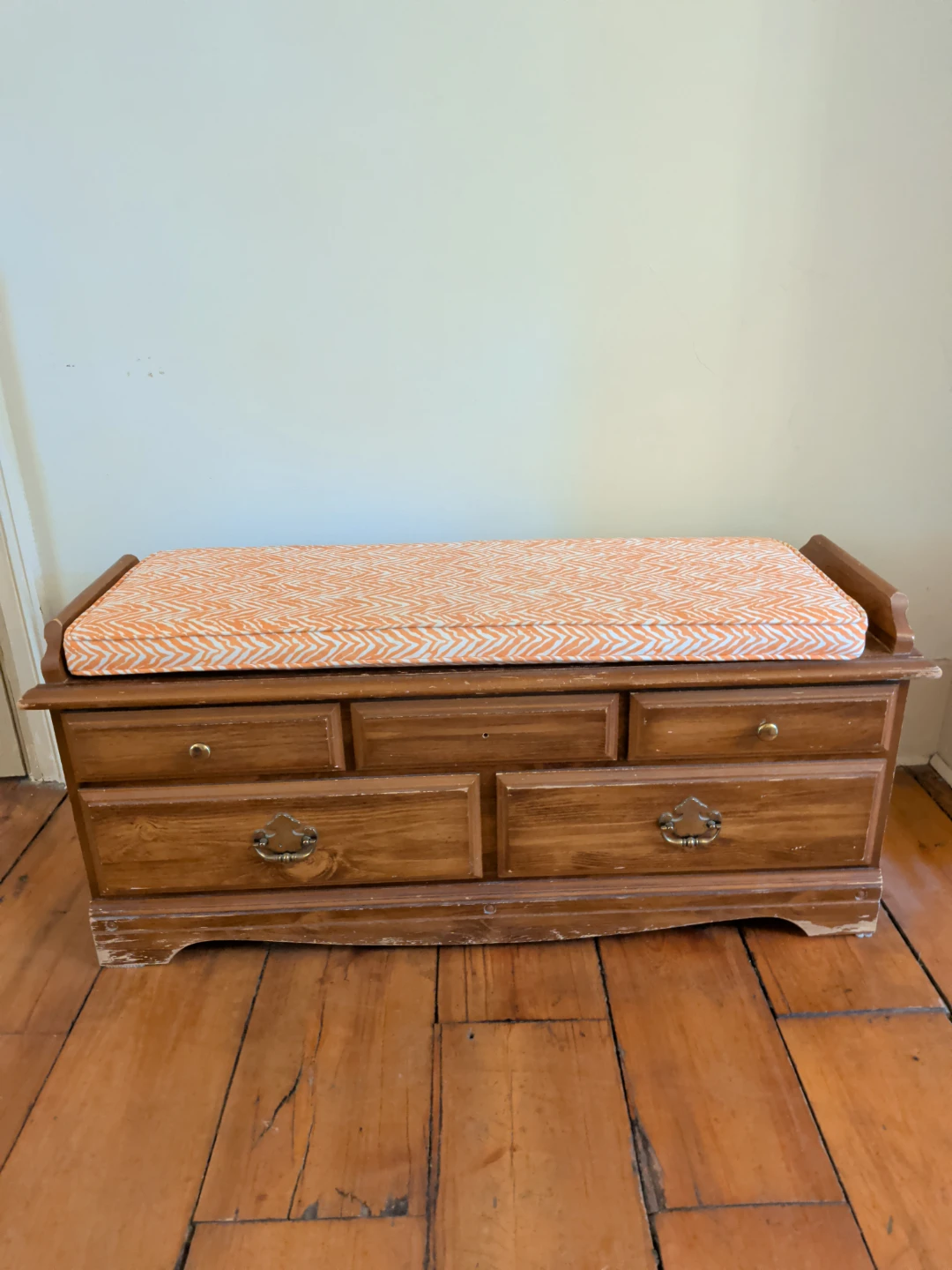 Vintage Cedar-Lined Storage Bench / Hope Chest - photo 2