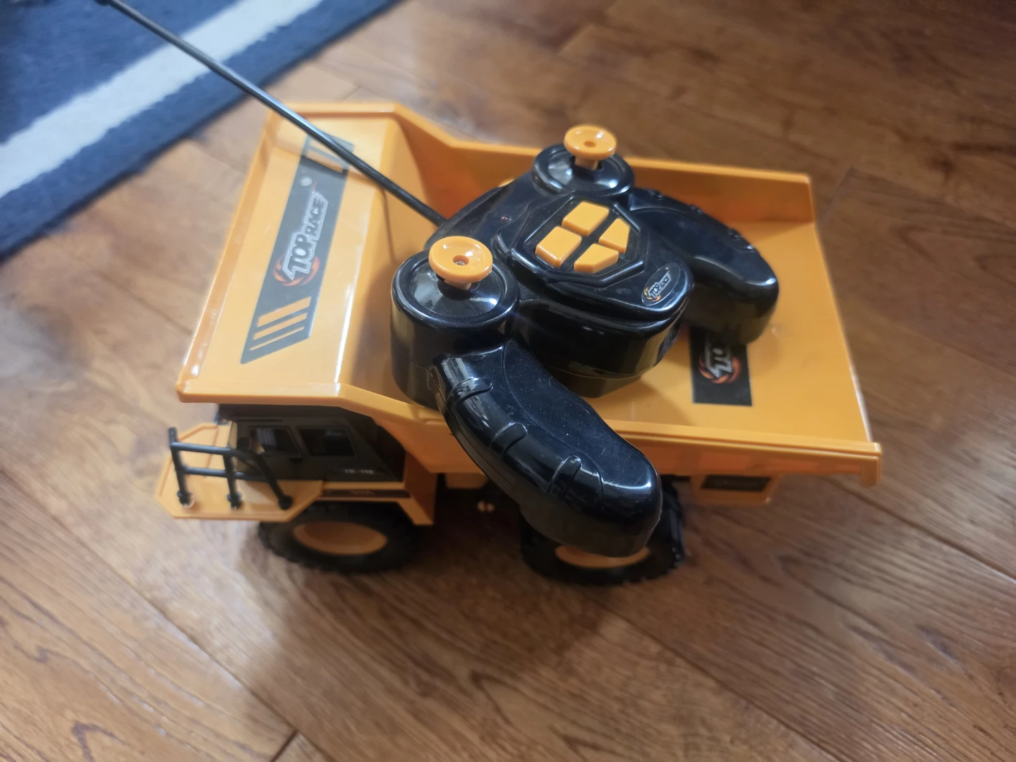 Top Race Remote Control Dump Truck