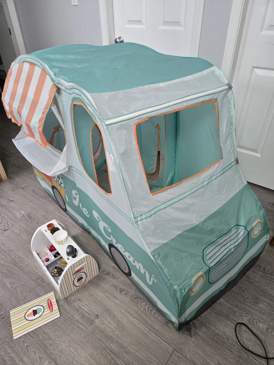 Melissa and doug icecream truck collapsible and icecream - photo 2