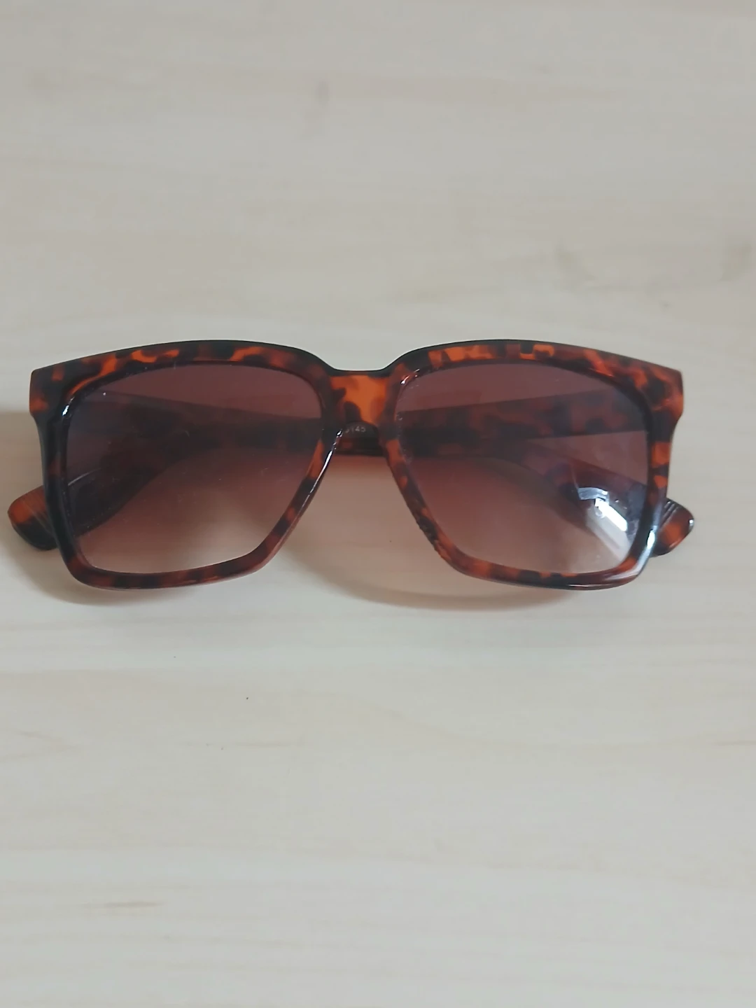 Tortoise Shell Pattern Sunglasses