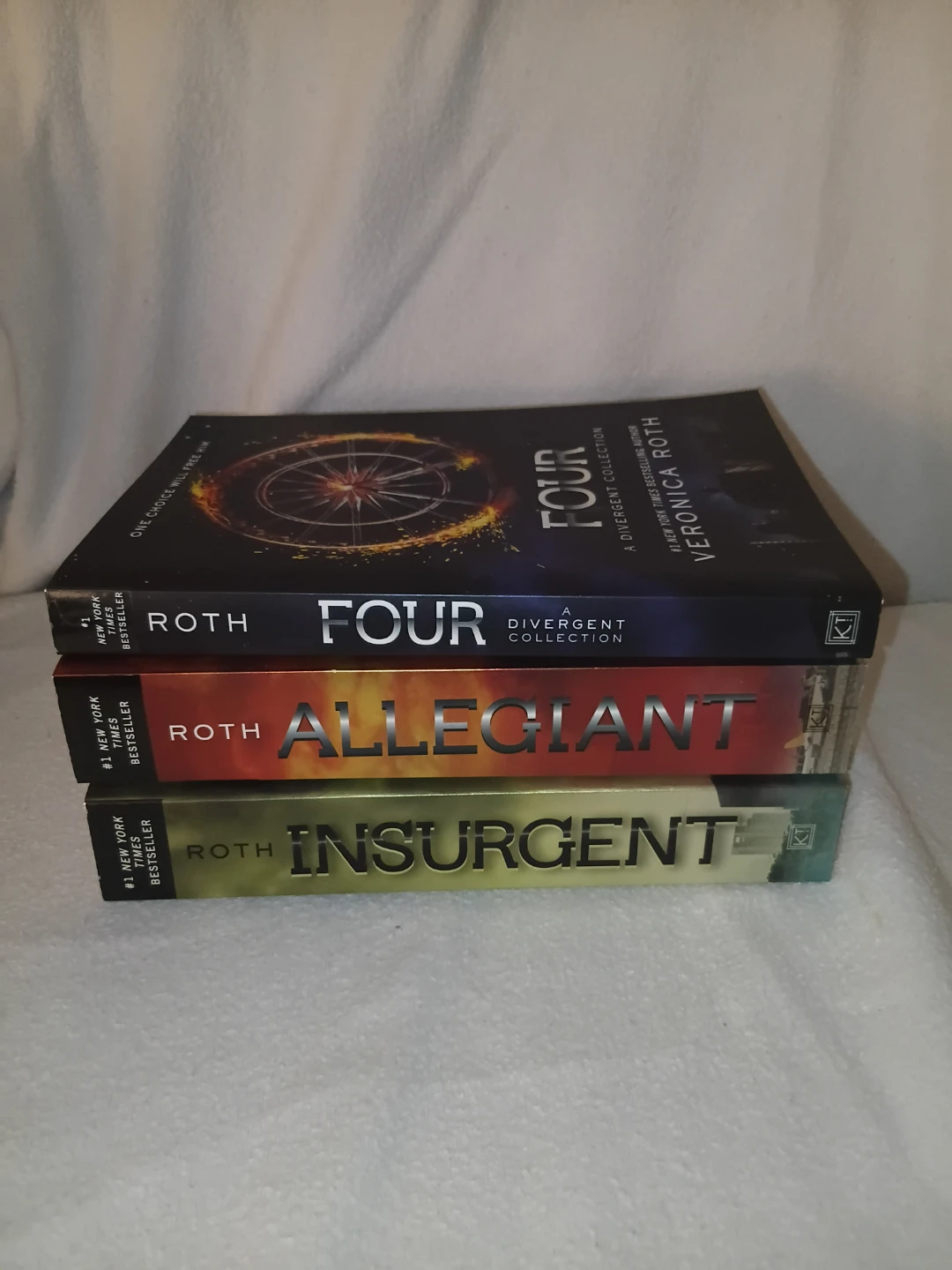 Veronica Roth Divergent Series 3-Book Bundle - photo 2