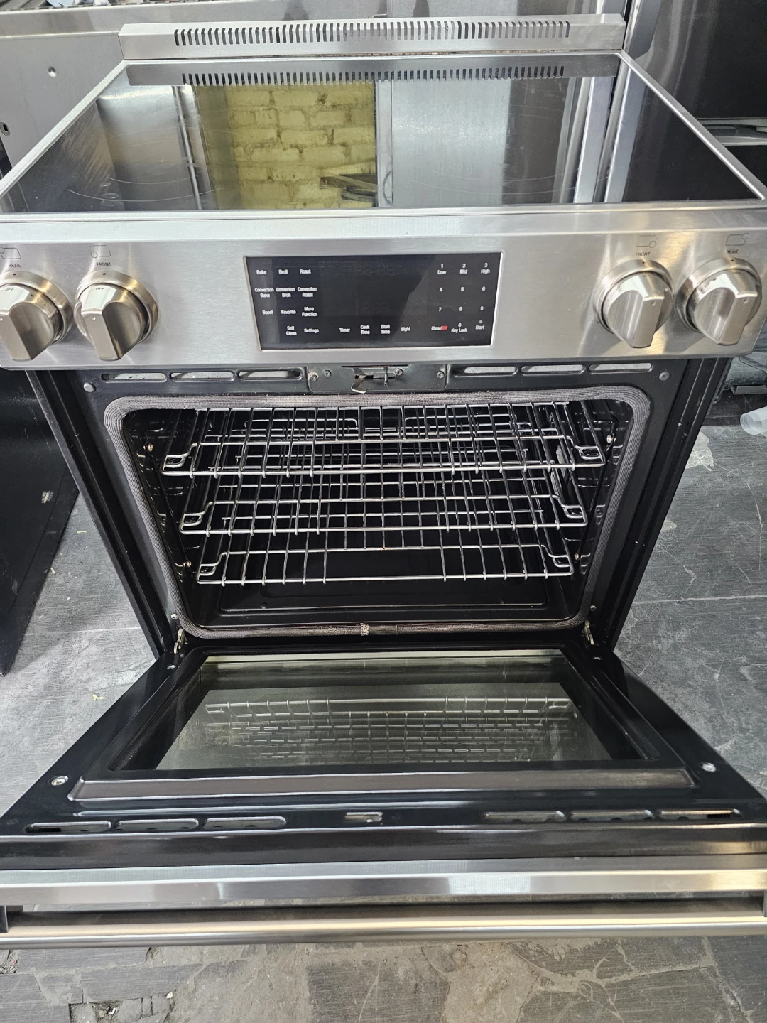 Blomberg 30in Stainless Steel Electric Range - photo 2