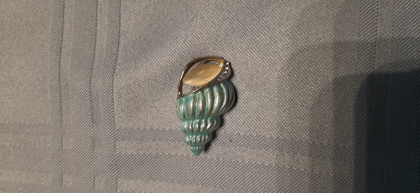 Seashell shaped Brooch. - photo 2