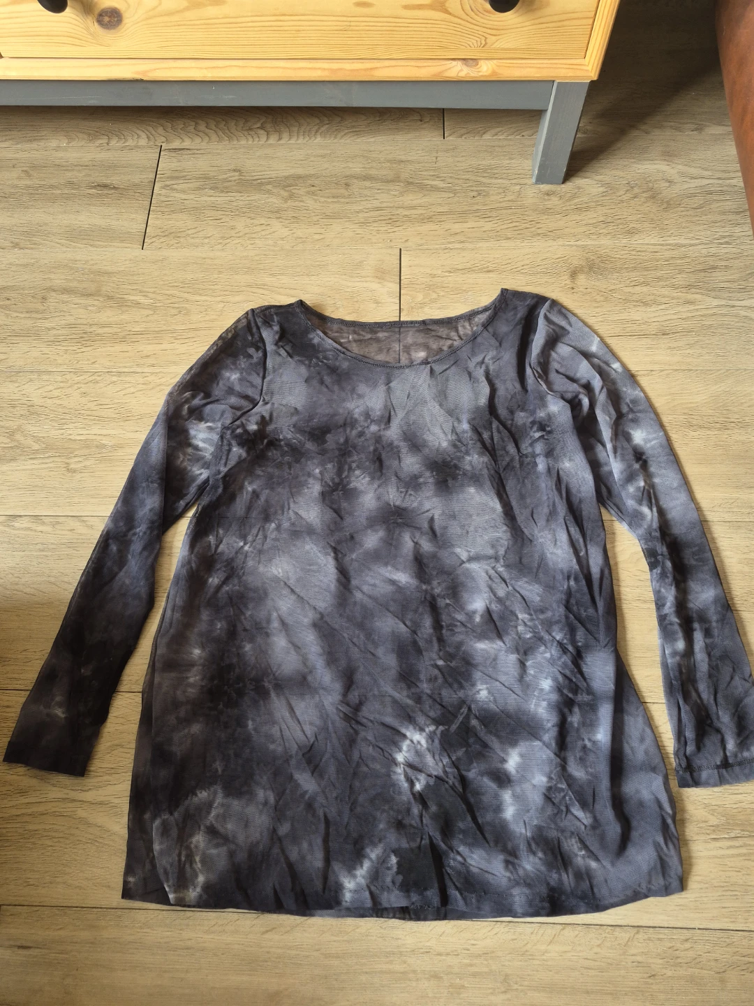 Size M-L Tie-dye Mesh Long Sleeve Top
