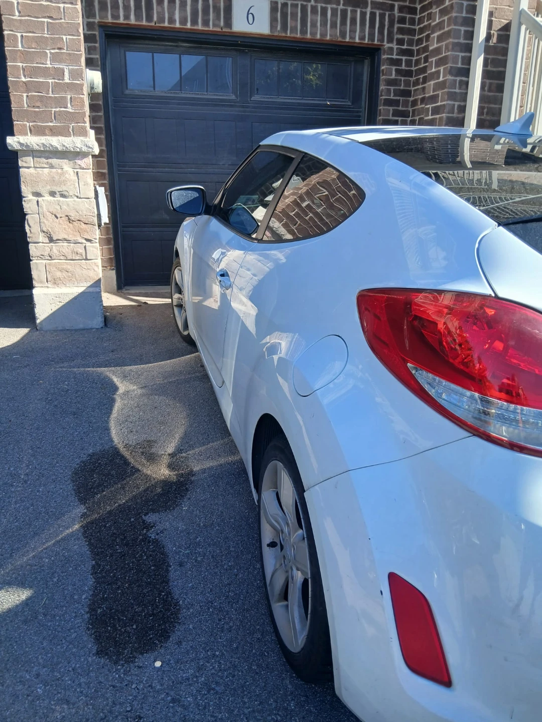 White Hyundai Veloster - photo 4