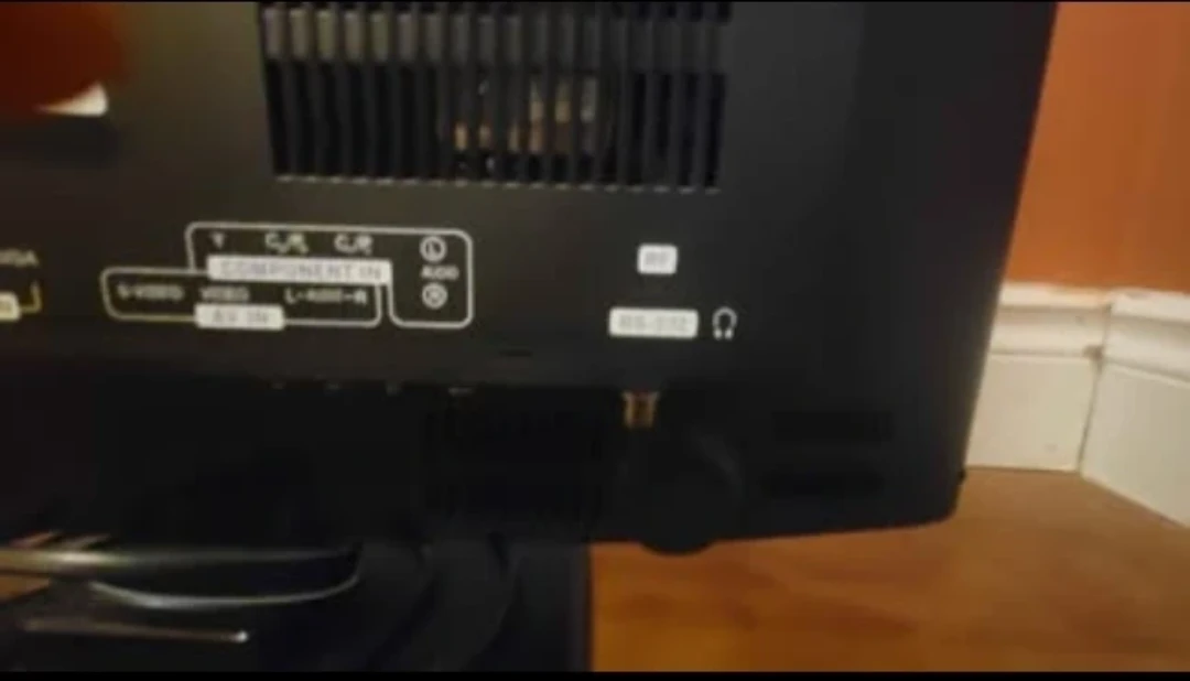 22 inch Dynex LCD television - photo 3