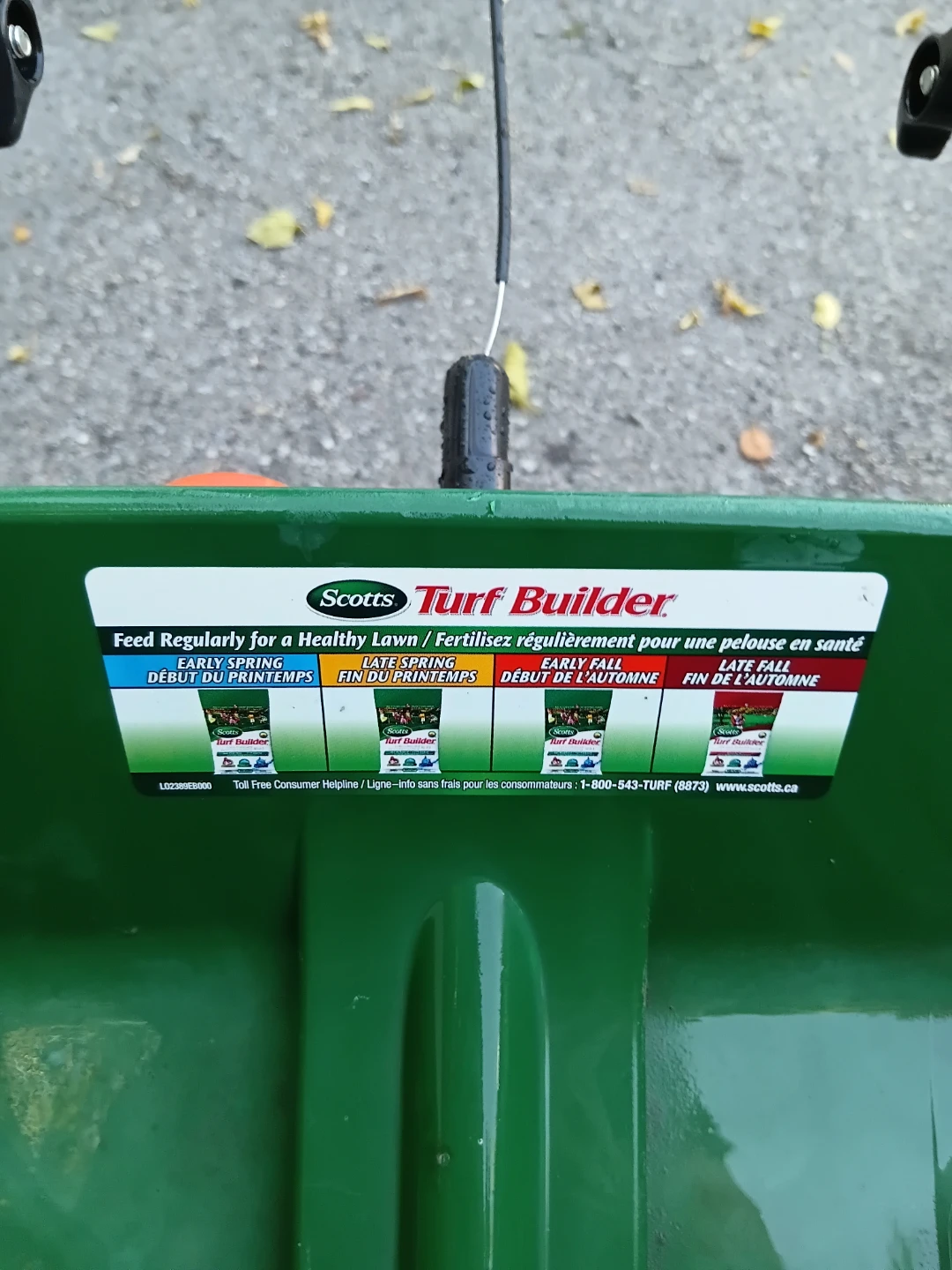 Scotts Turf Builder Broadcast Spreader - photo 3