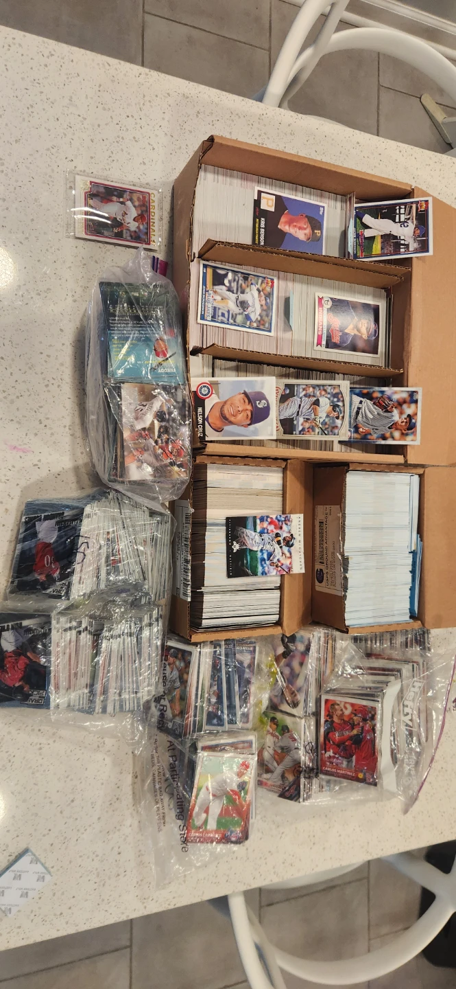 Large Collection of Assorted MLB Baseball Cards - photo 2