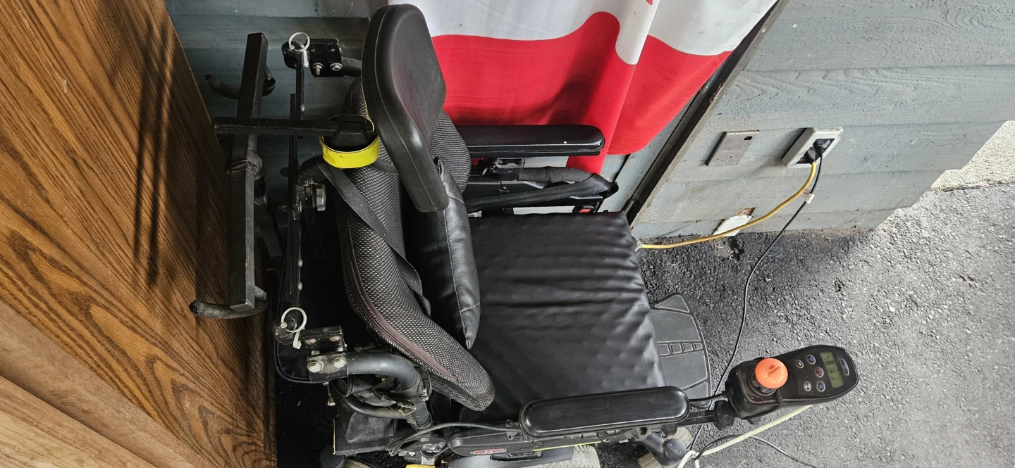 Quantum Edge Power Wheelchair - photo 3