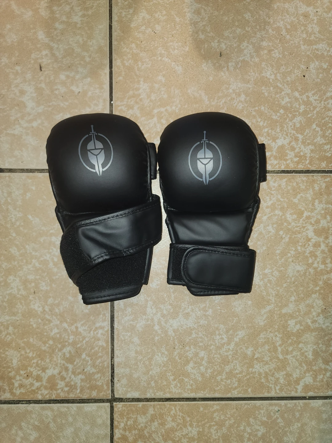 Lekaro Boxing Gloves and Shin Guards Set - photo 3