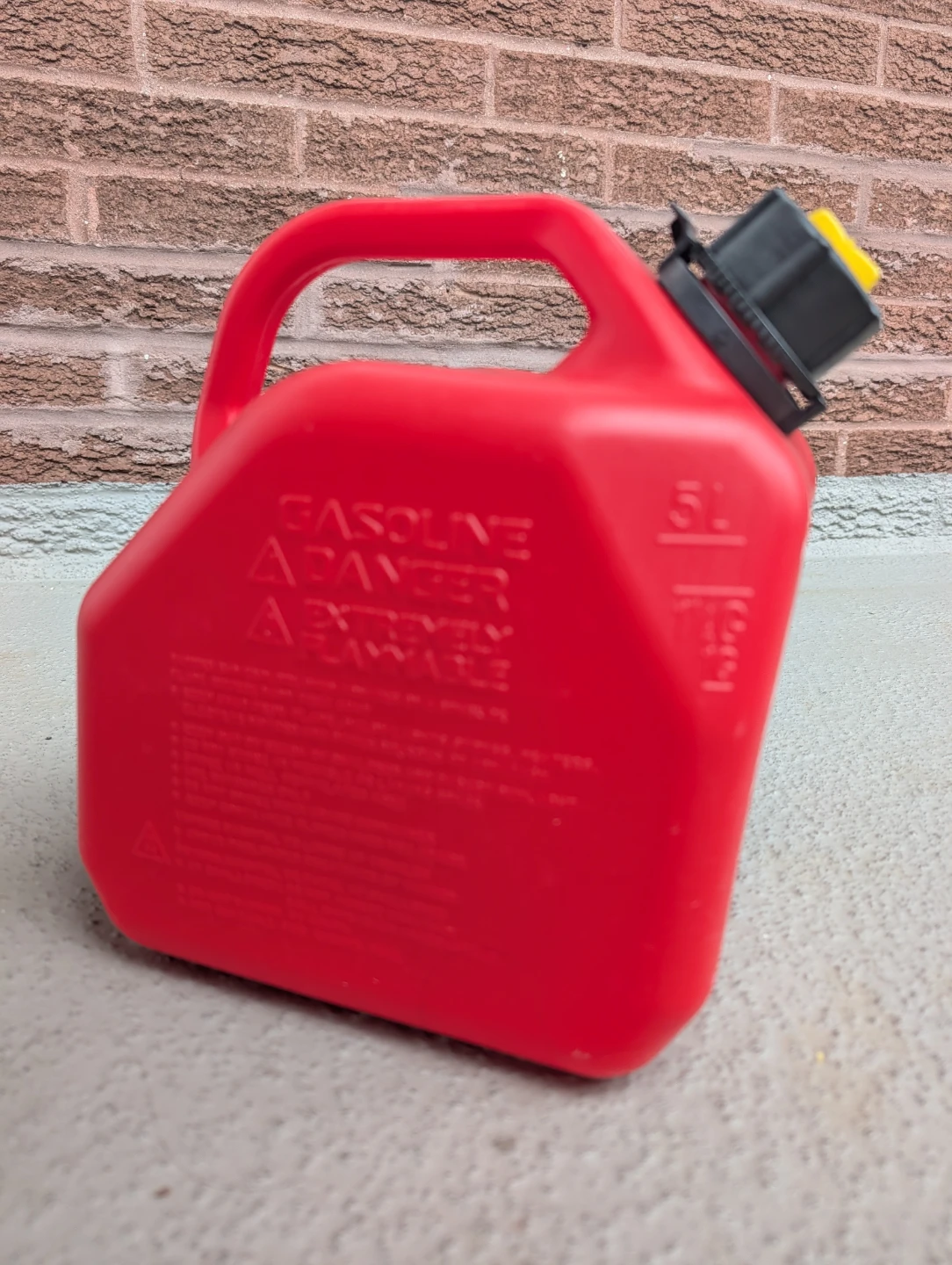 Scepter 5L Self-Venting Gasoline Container - photo 4