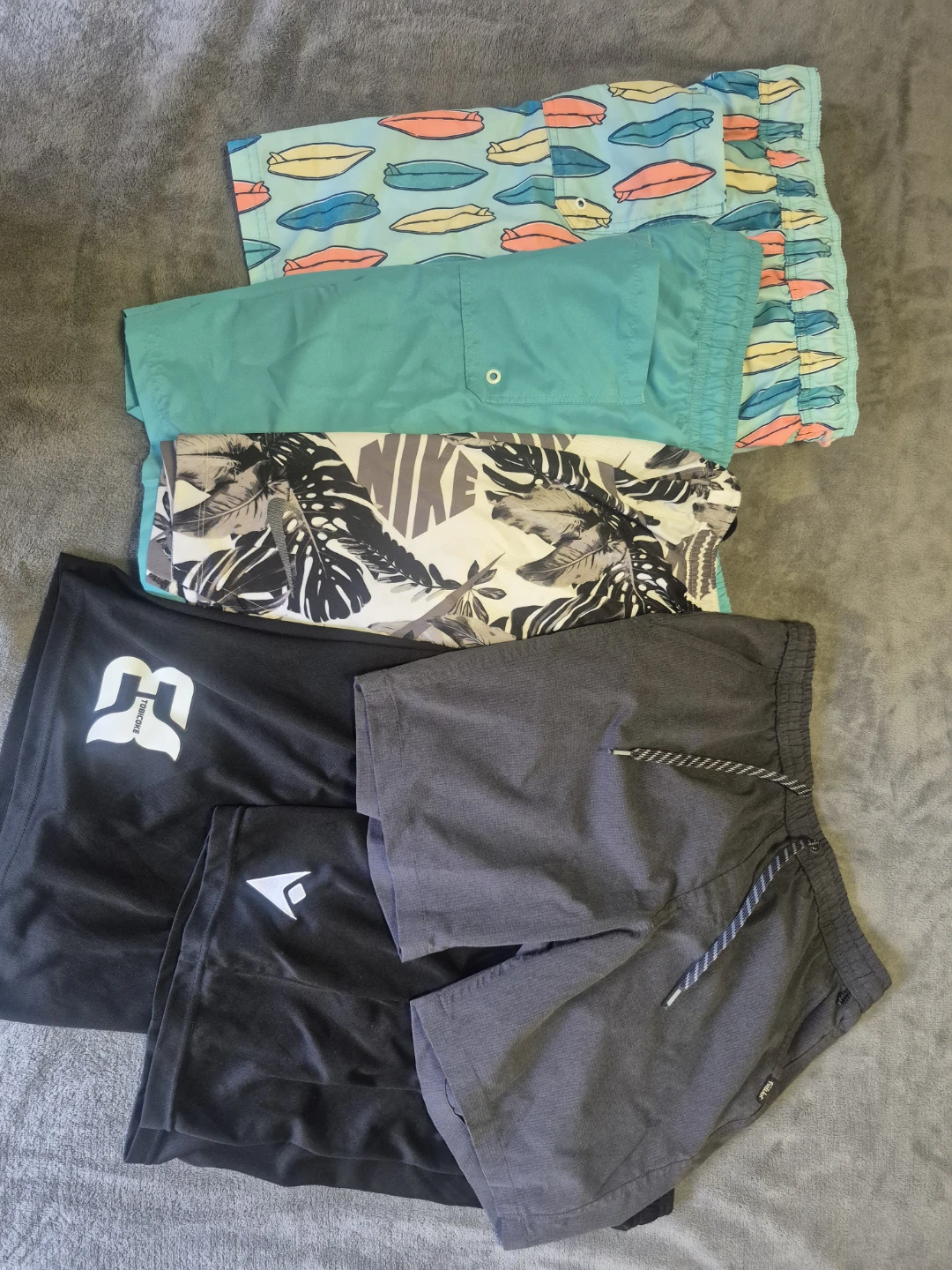 Assorted Clothing Bundle - photo 3