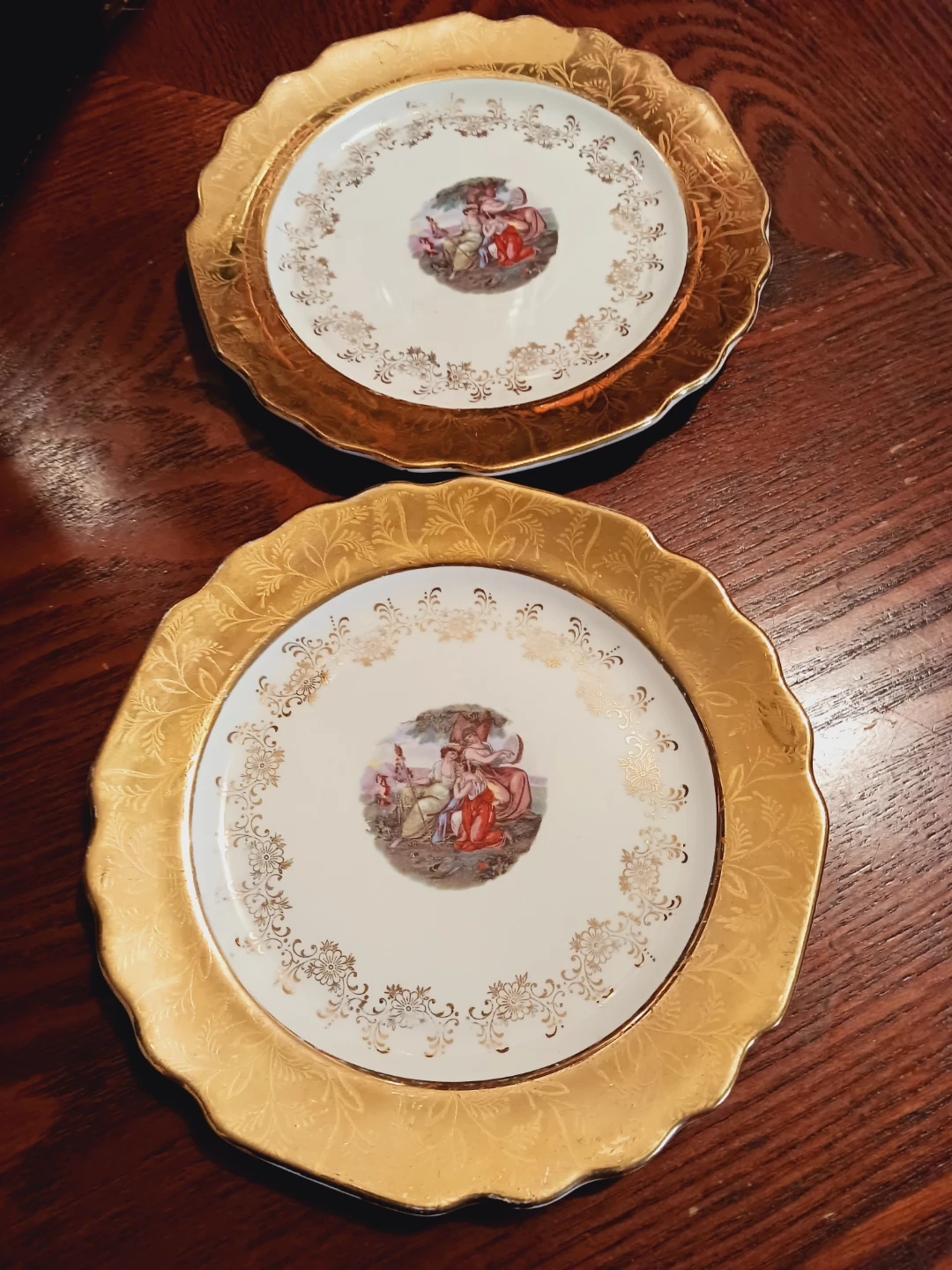 Warranted 22 Karat Gold Trimmed Plates set of 2.