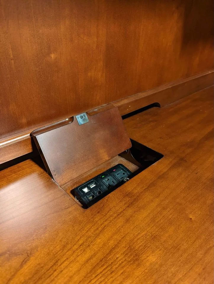 $2500 OBO - Executive Desk + Hutch and Bookshelf - photo 2