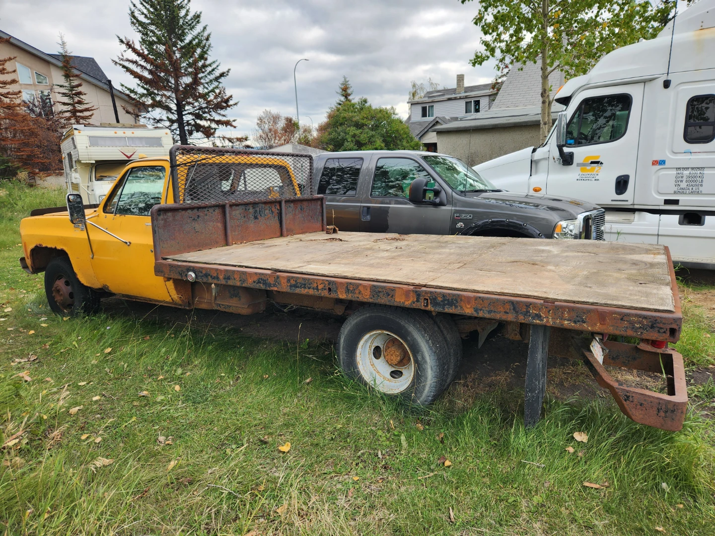 Vintage '77 GMC Flatbed Truck - photo 4