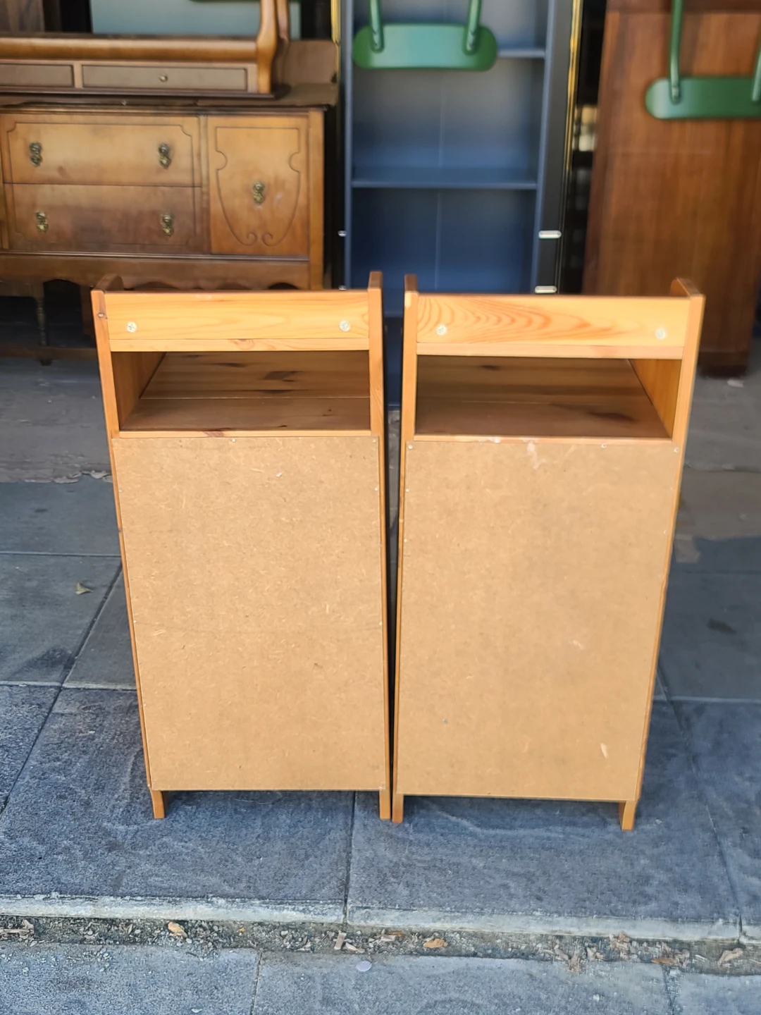 Pair of Pine Bedside Cabinets - photo 5
