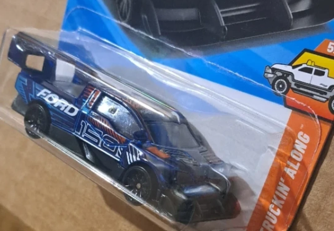 Hot Wheels Ford F-150 Lightning Supertruck - photo 2