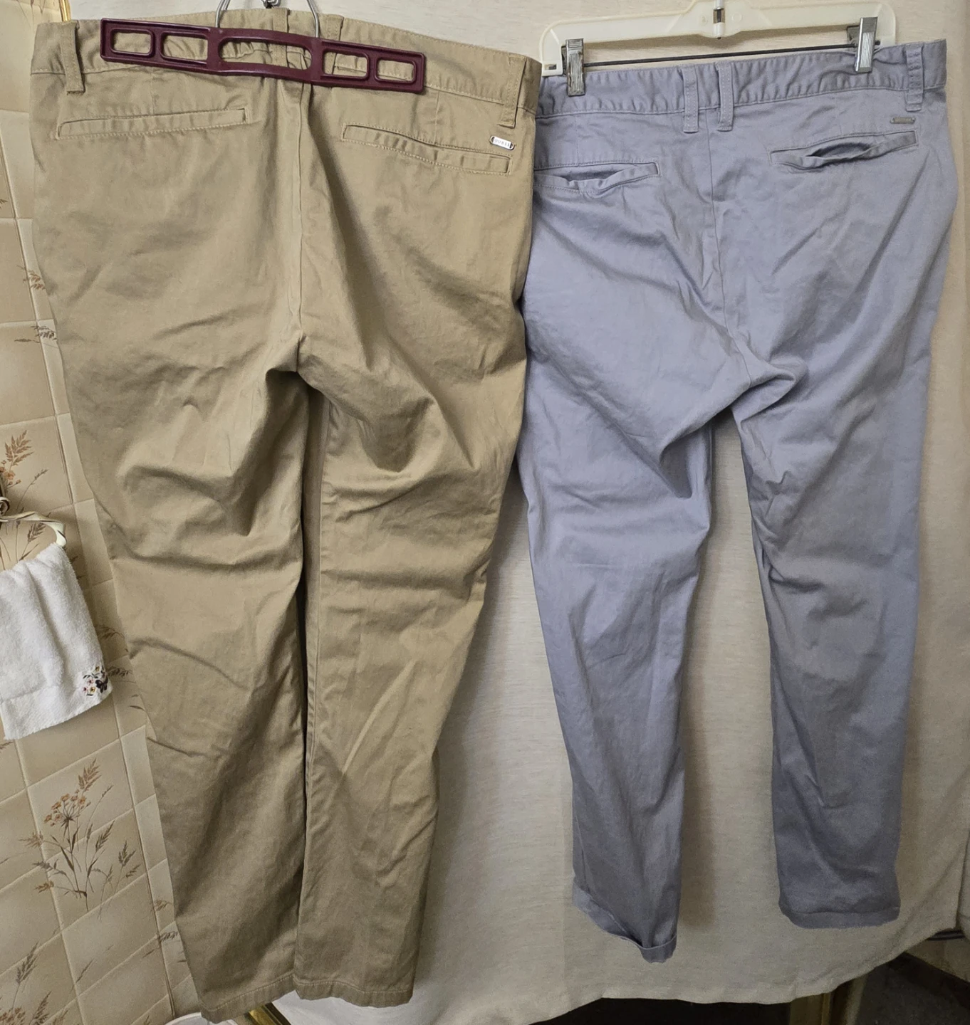 GUESS Men's Chinos. 36" x 30" Inseam. 2 pair. Grey, Khaki. EUC - photo 3