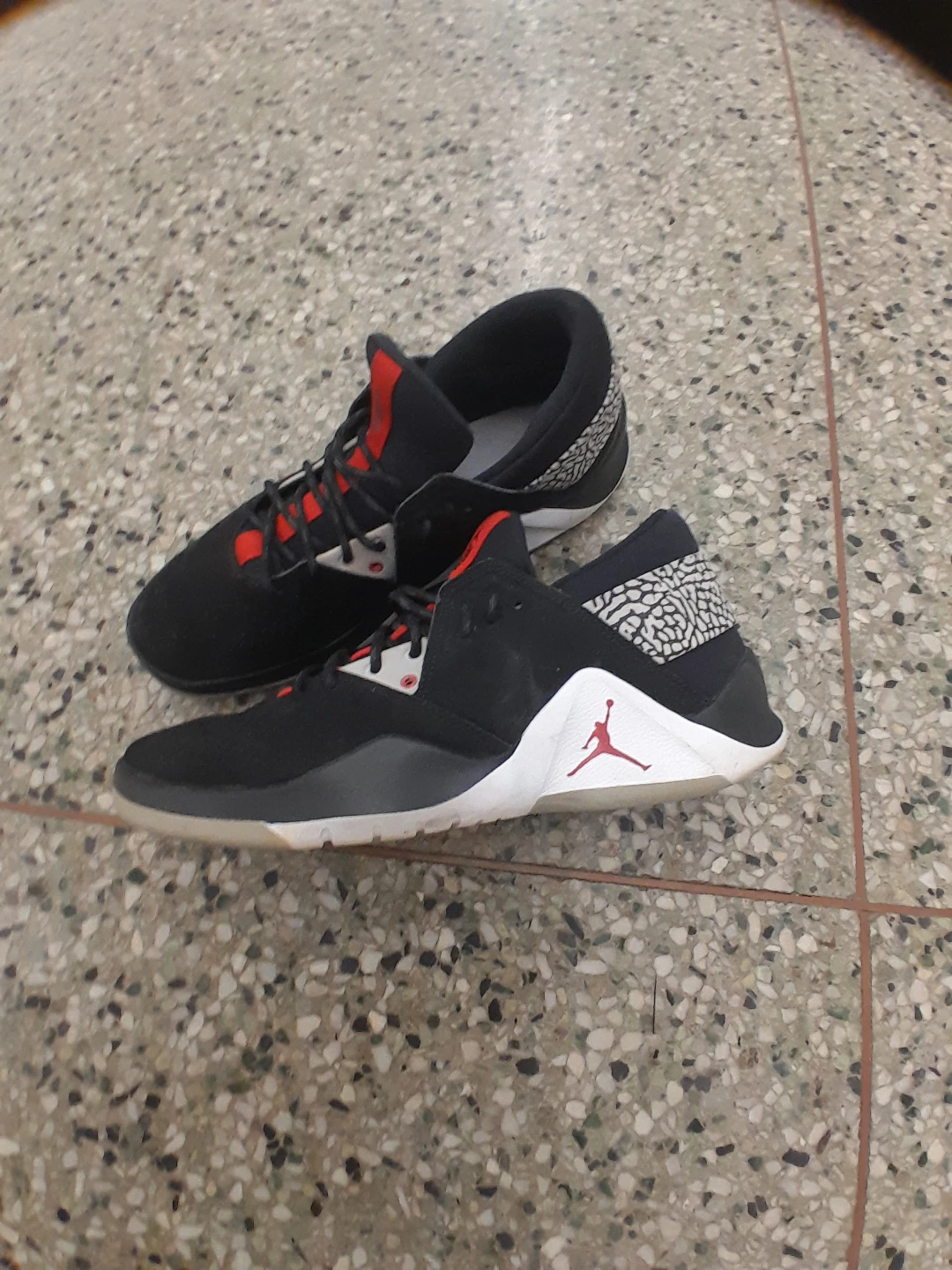 Jordan Men's Black Red Basketball Shoes Size 9.5 - photo 3