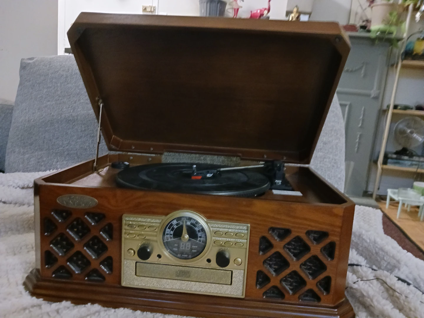 Pyle Vintage Record Player Turntable - photo 2