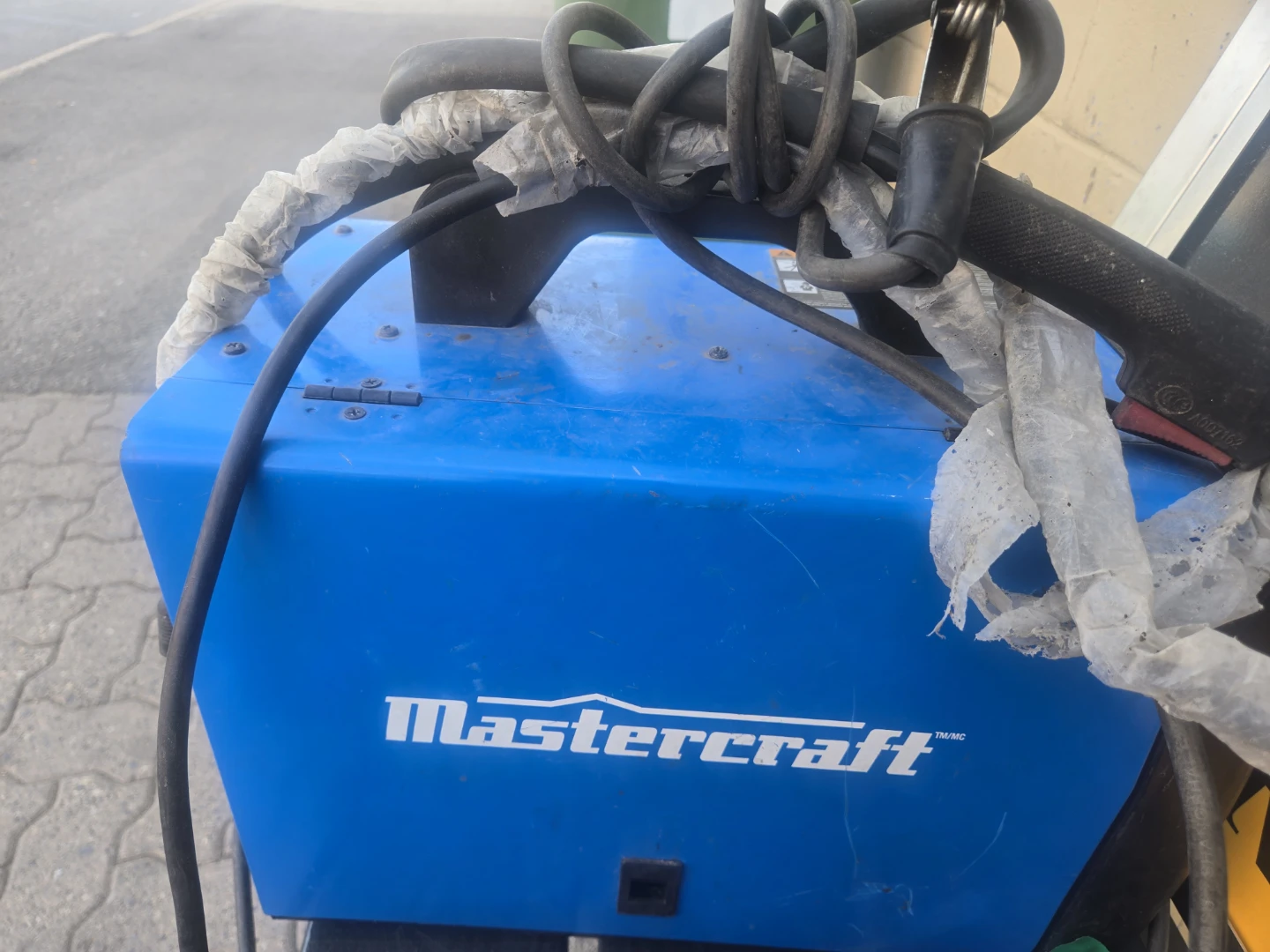 Mastercraft Flux-Core Wire Feed Welder - photo 2