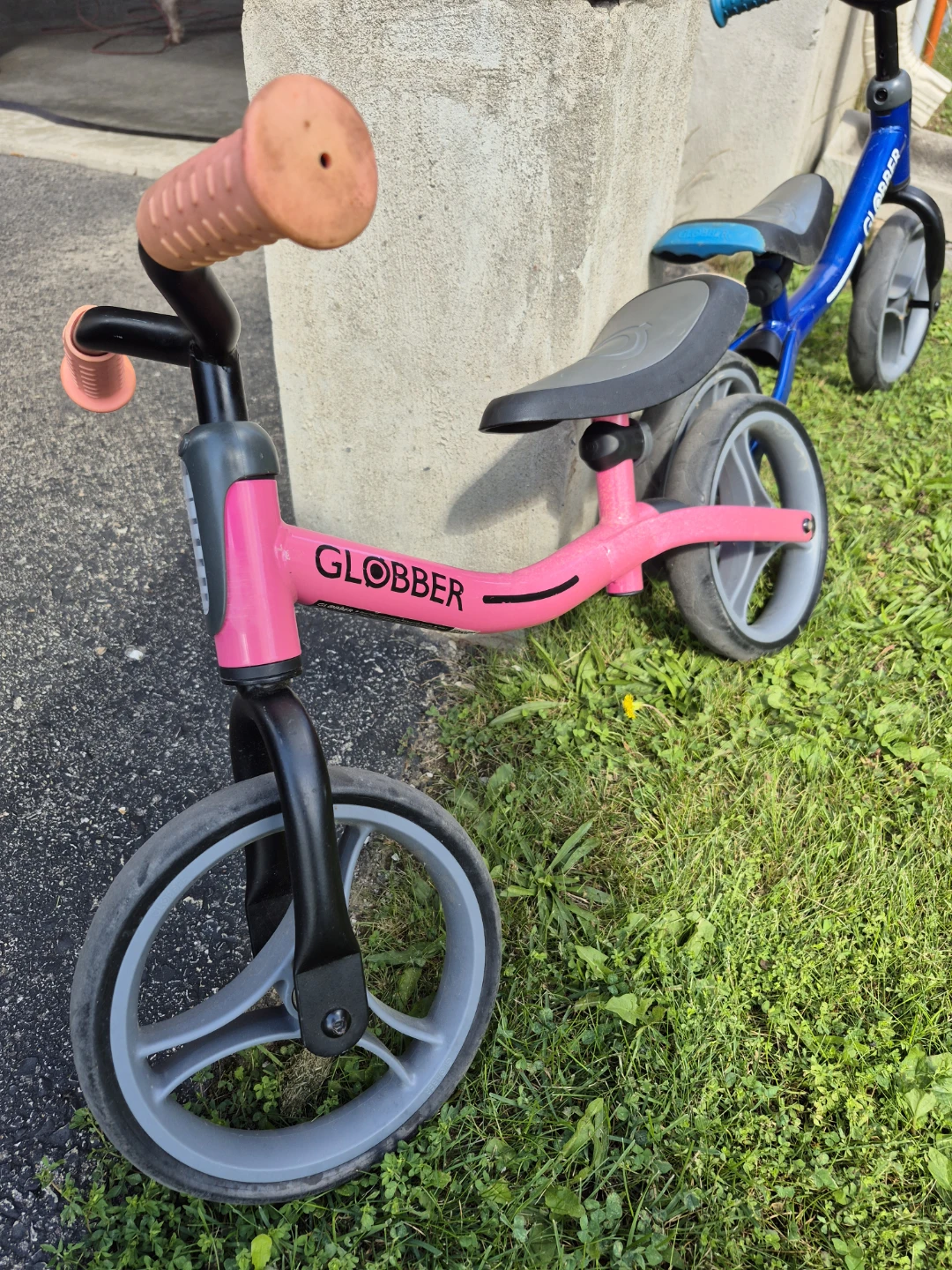2 Globber balance bikes - photo 3