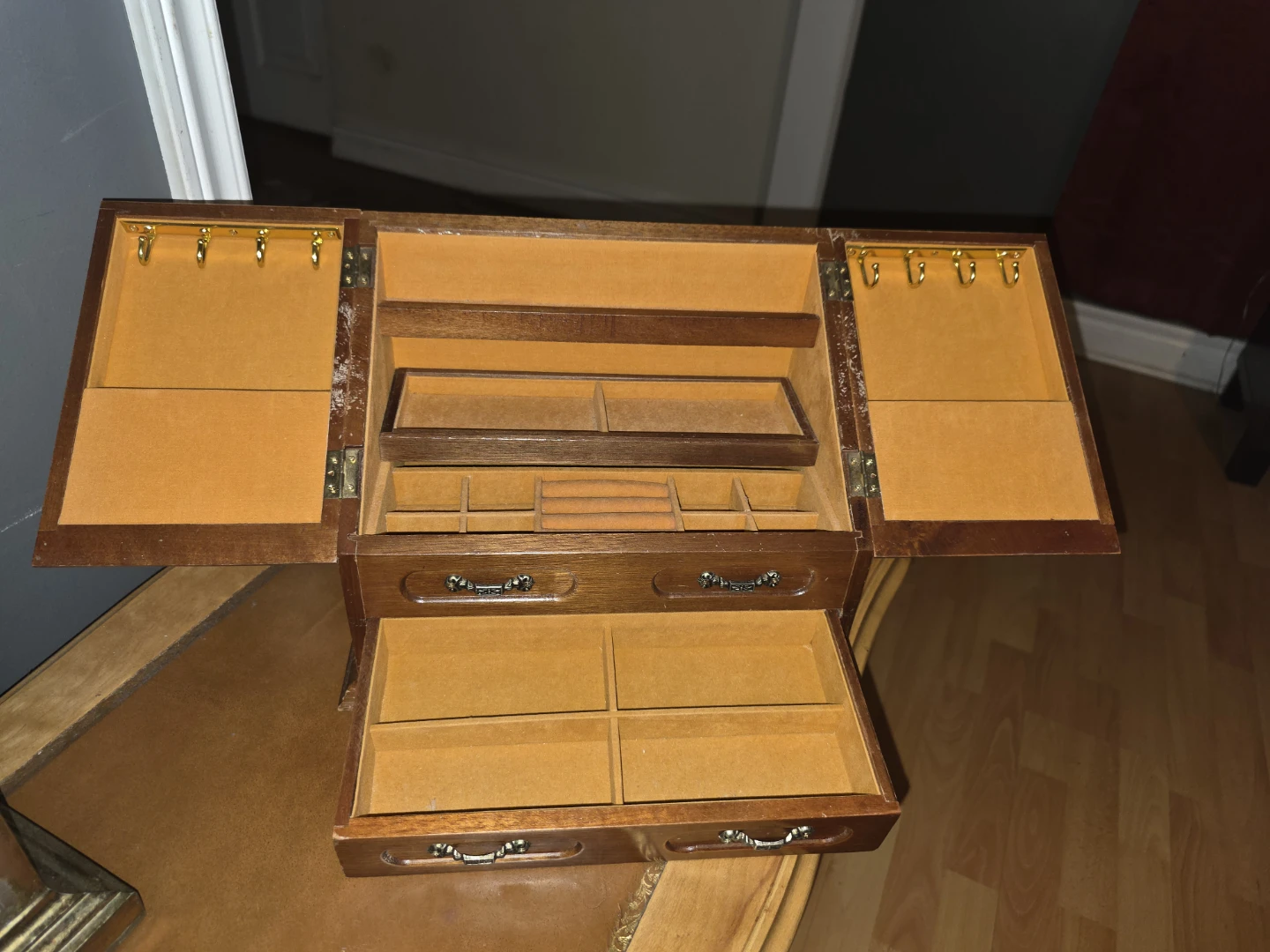 Wooden Jewelry Box with Glass Floral Inserts - photo 4