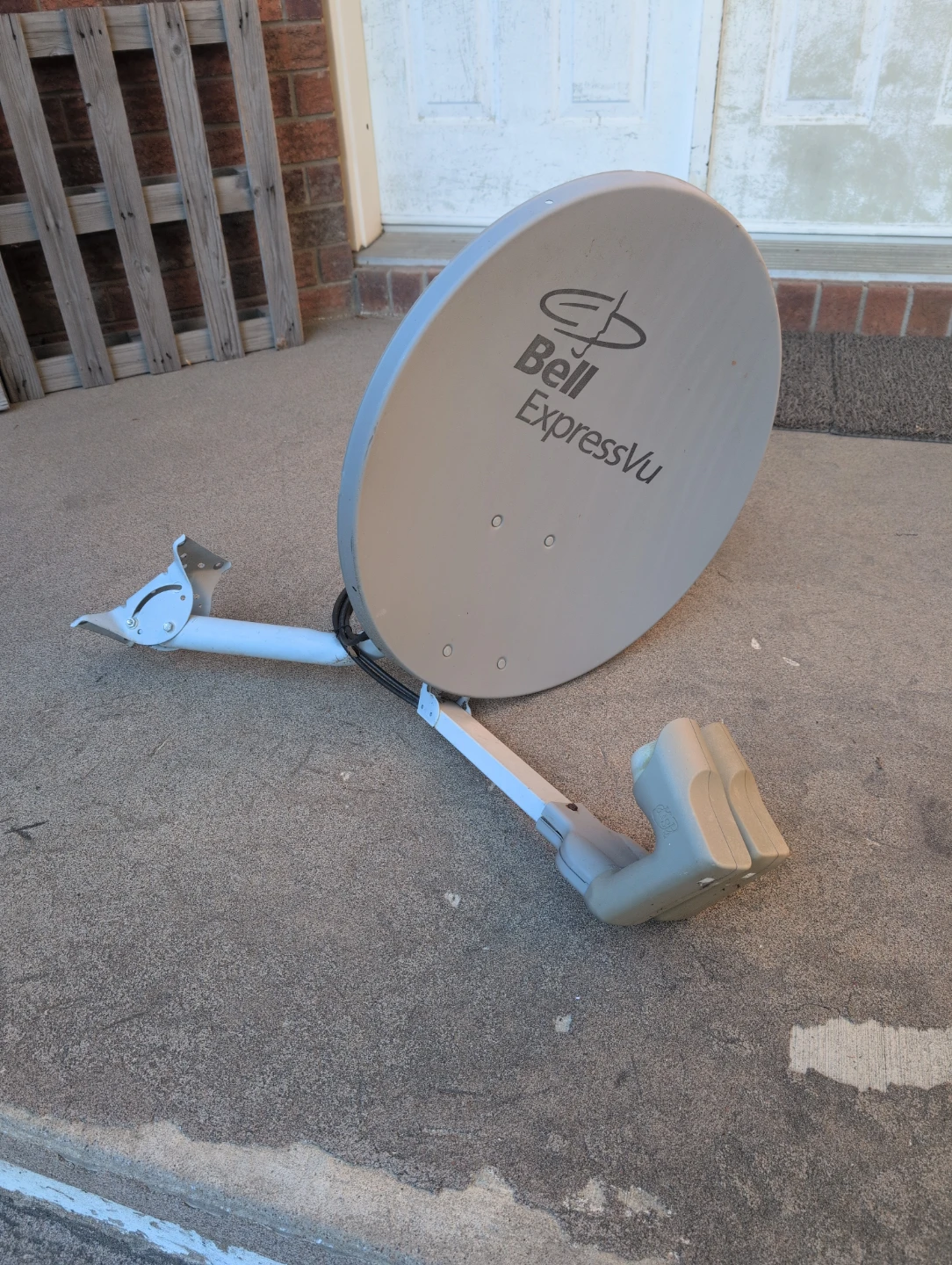 Bell ExpressVu Satellite Dish