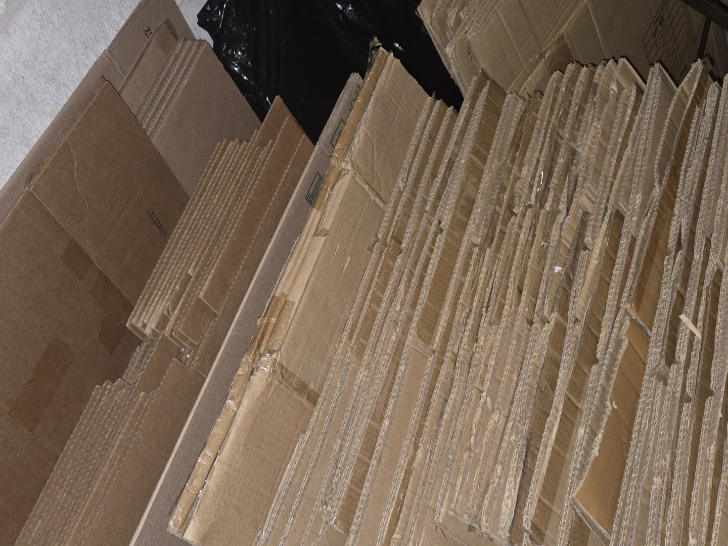Assorted cardboard moving/storage boxes