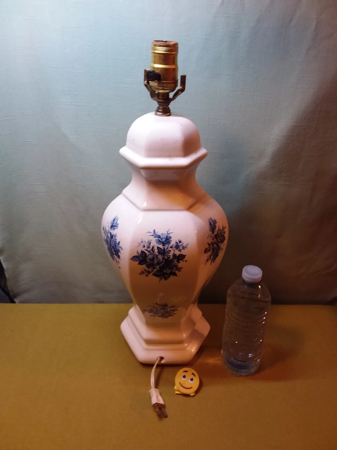 🛋️ ➡️ Vintage Ceramic Floral Table Lamp 🛋️