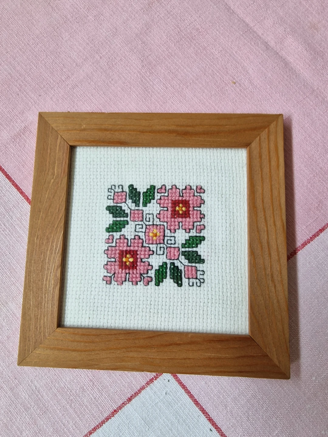 Framed floral cross-stitch wall art - photo 2