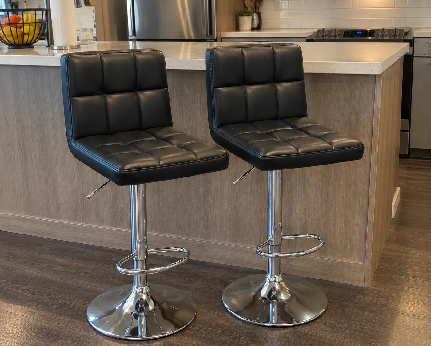 Bar stool (Like New) - photo 2