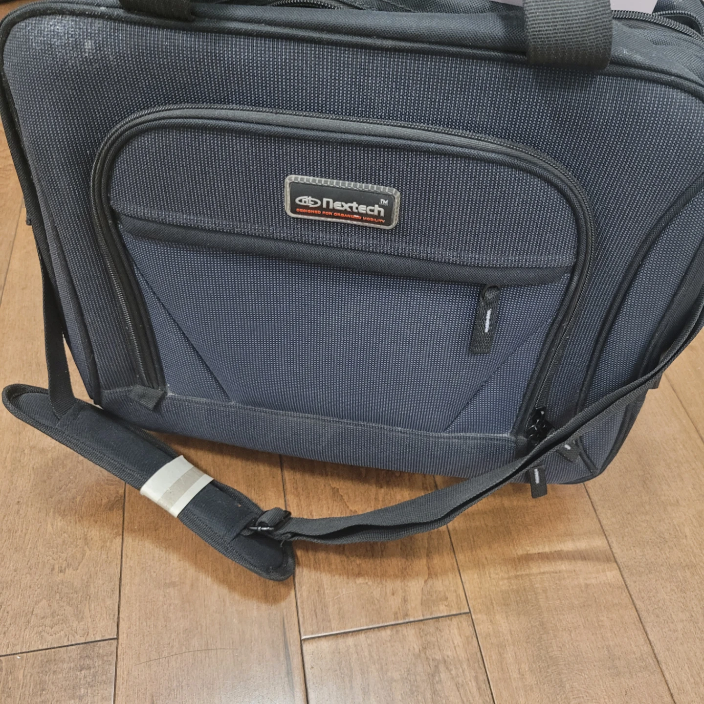 MOBILE OFFICE CARRYING CASE ON WHEELS