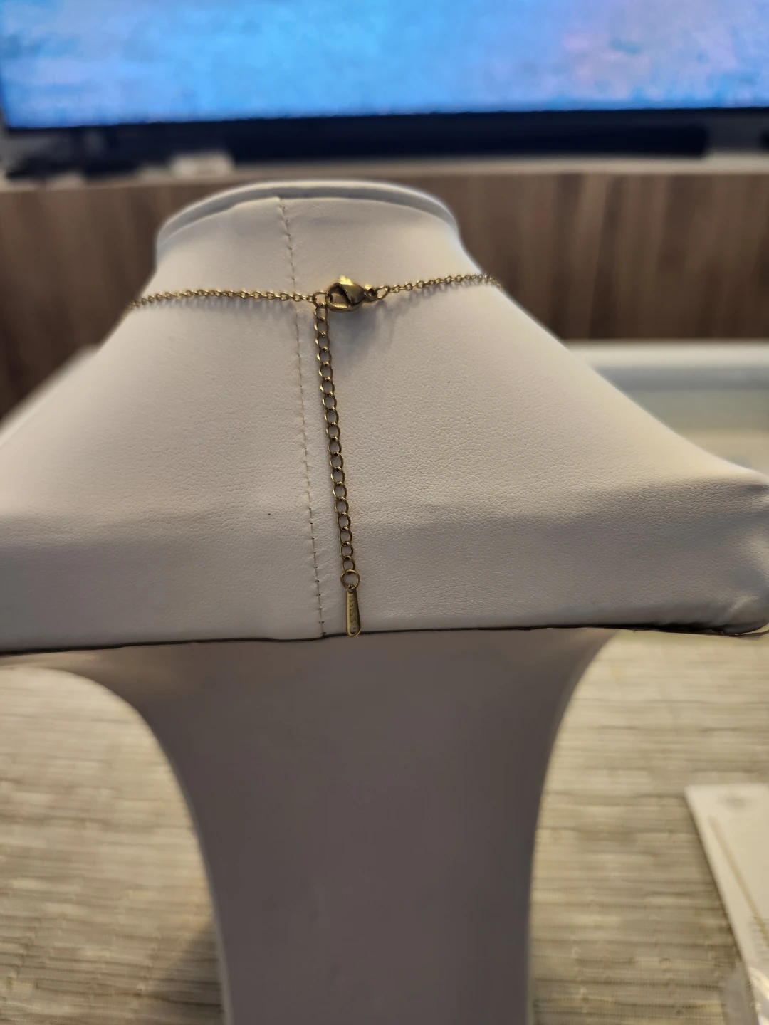 Gold-Tone Leaf Pendant Necklace with Green Stones - photo 3