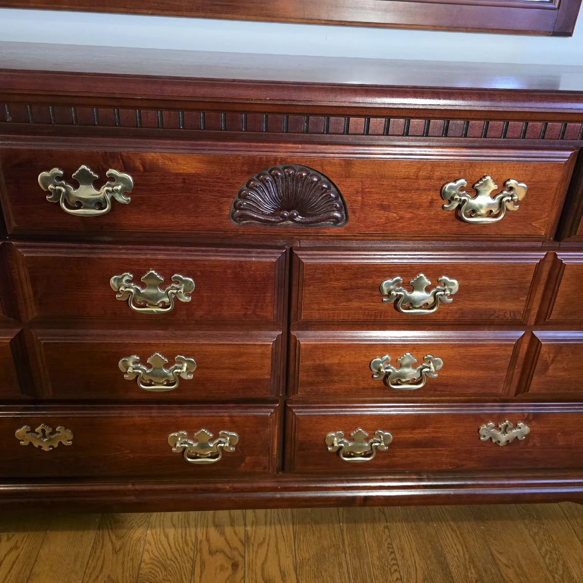 Traditional Chippendale 7-Pc Queen Bedroom Set & Sealy Mattress - photo 3