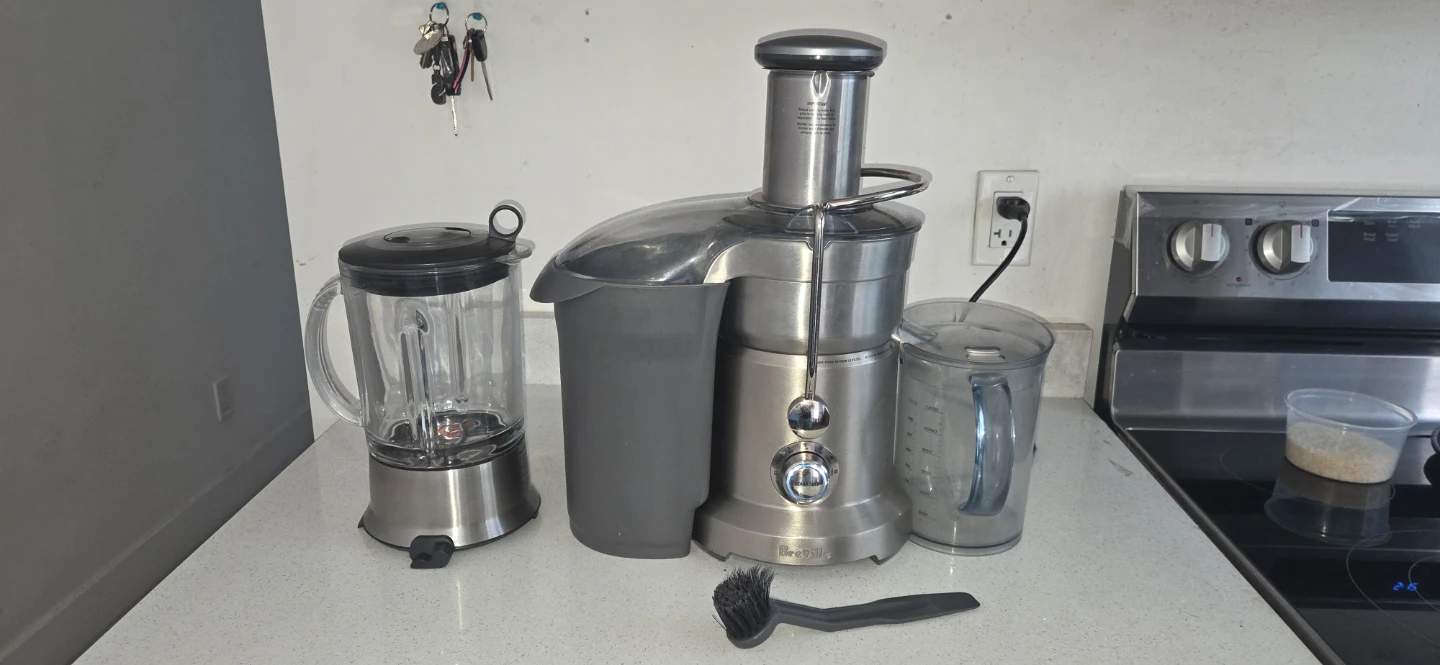 Breville Juice Fountain Multi-Speed Juicer and blender combo