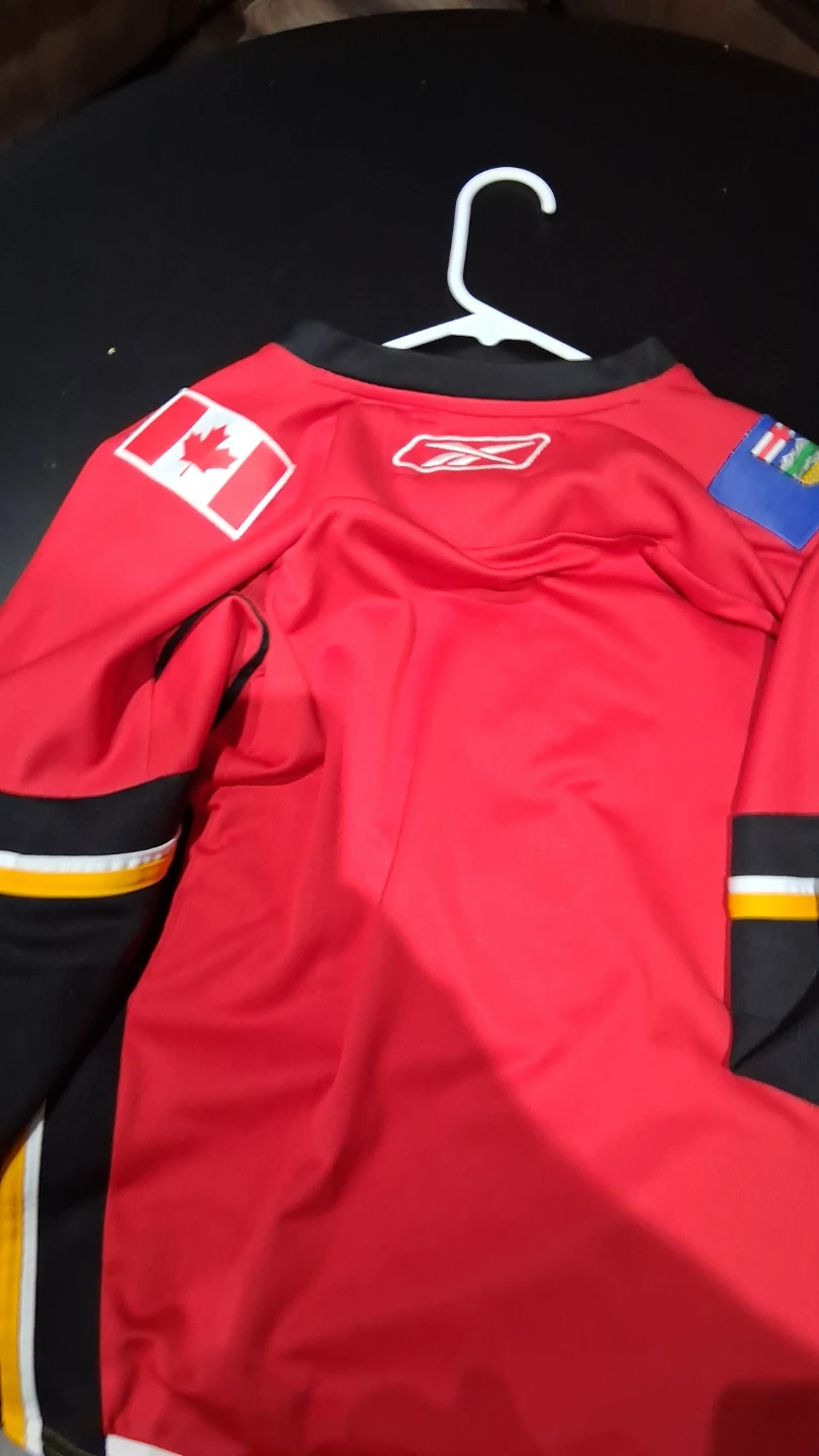 Reebok Calgary Flames Youth Hockey Jersey L/XL - photo 2
