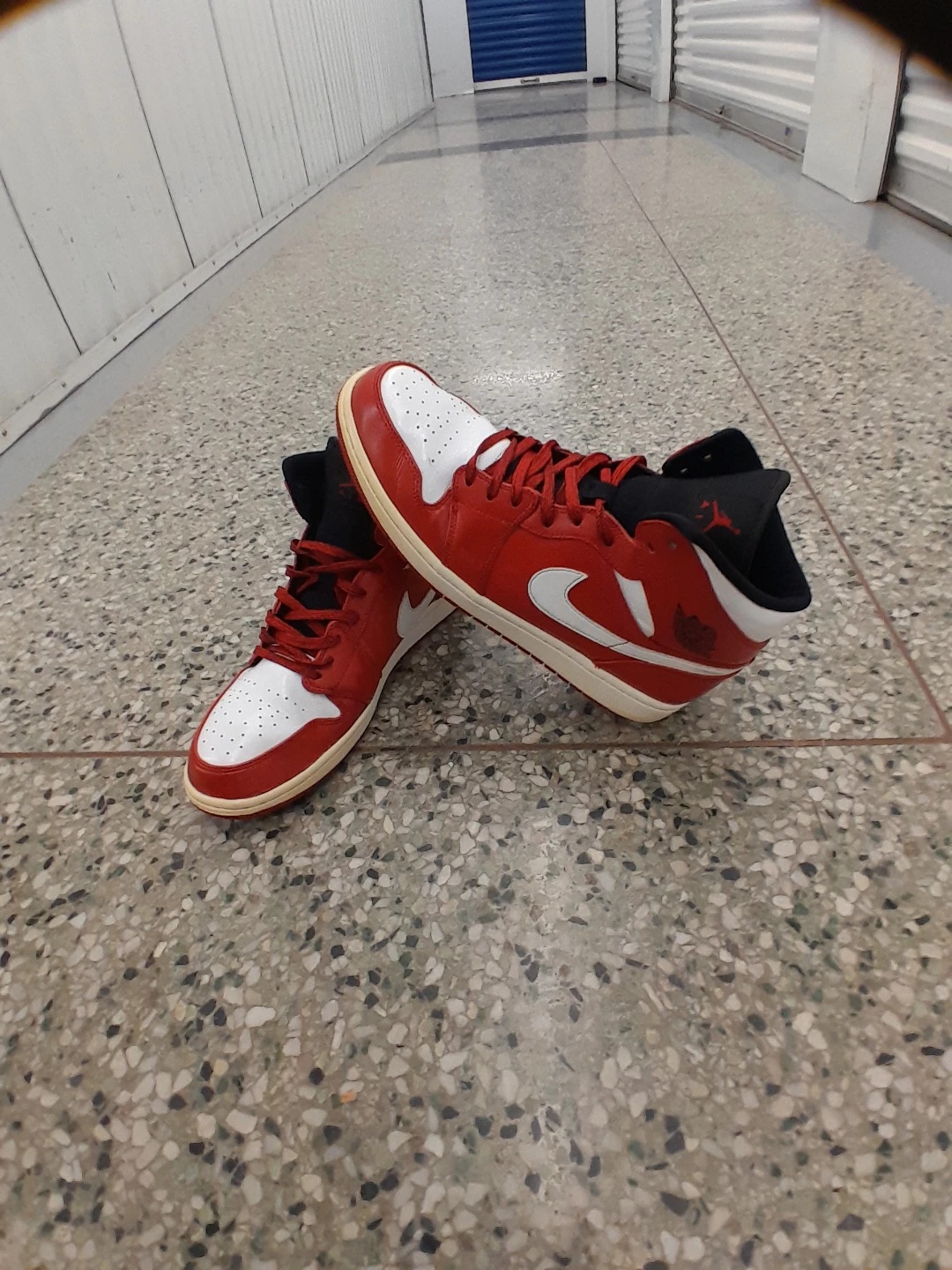 Air Jordan 1 Mid Red White Sneakers Men's Size 11 - photo 5