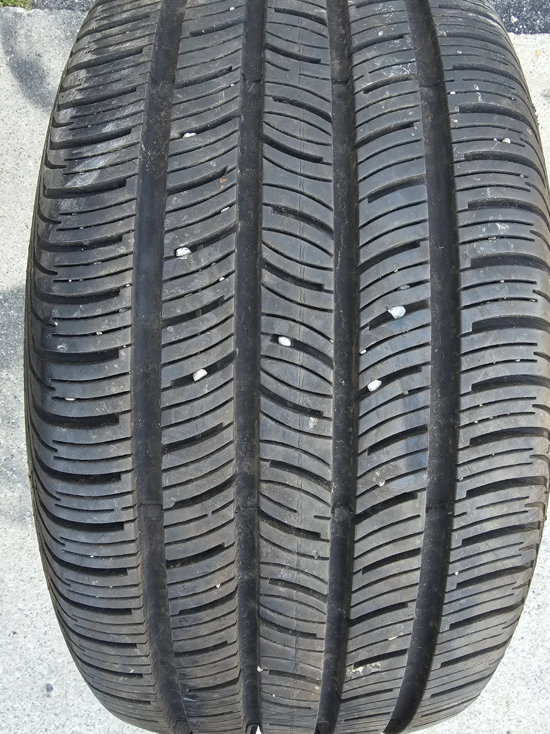 245/40 R18 ALL SEASON TIRE (1 ONLY)