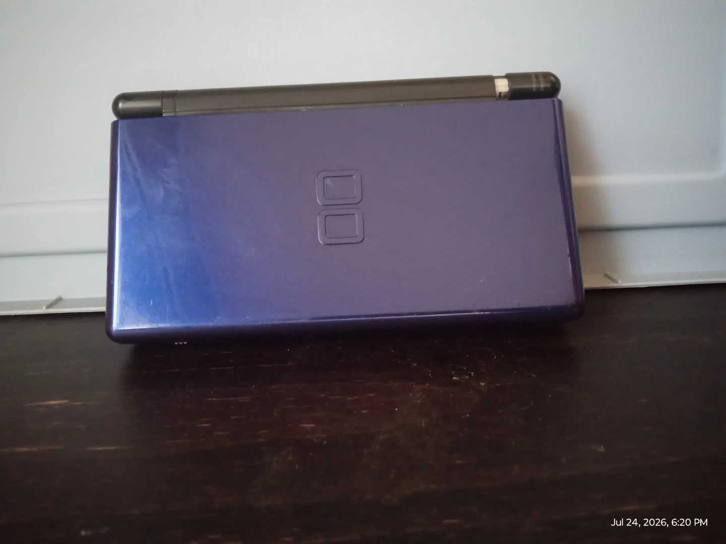 Nintendo DS Lite (broken hinge)