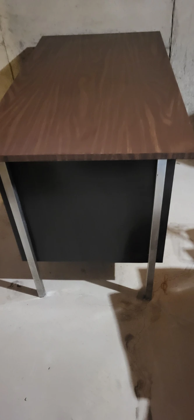 Desk - Ready for pickup - photo 2