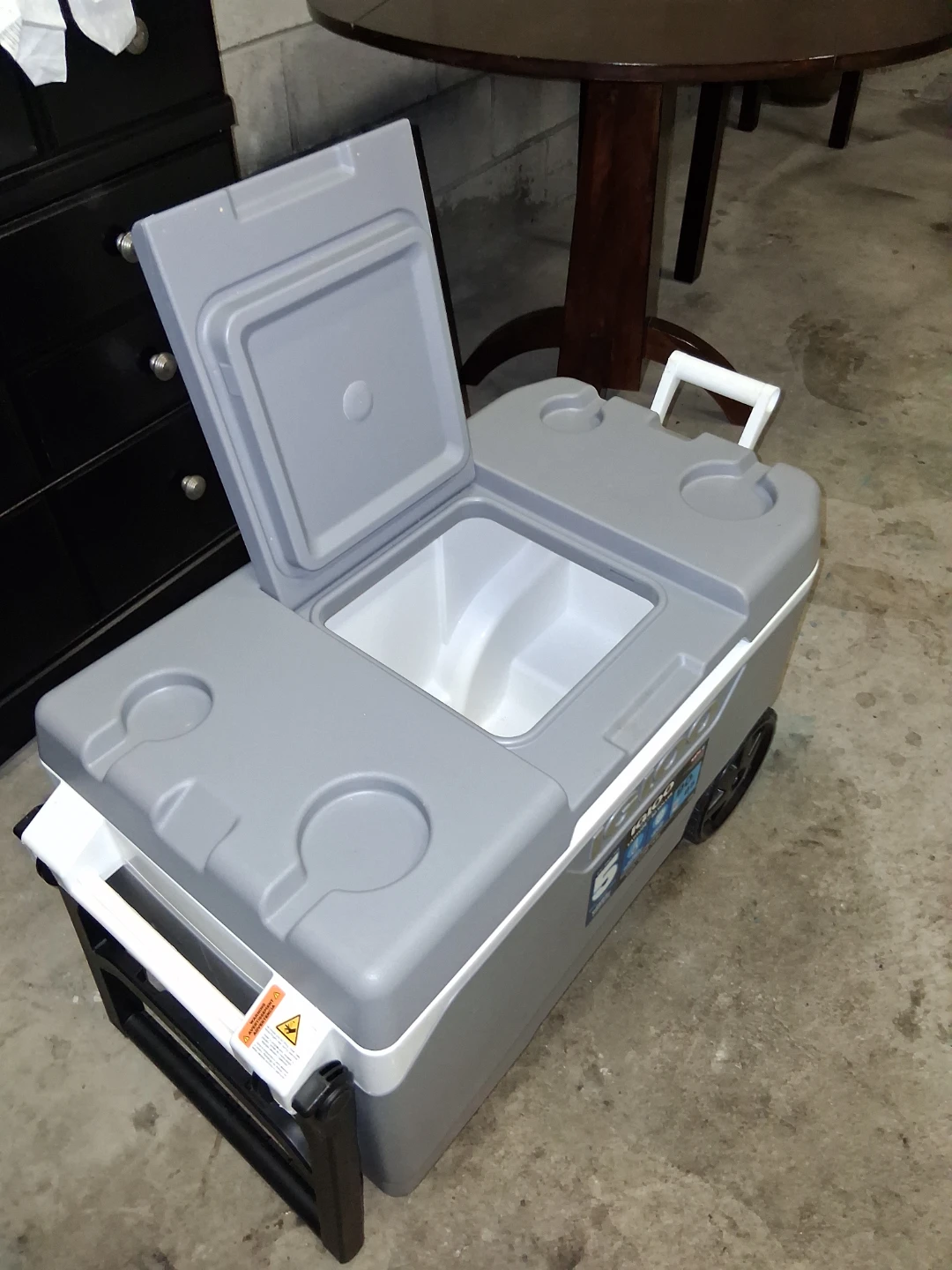 Igloo Maxcold Latitude 90 Quart Roller Cooler - photo 3